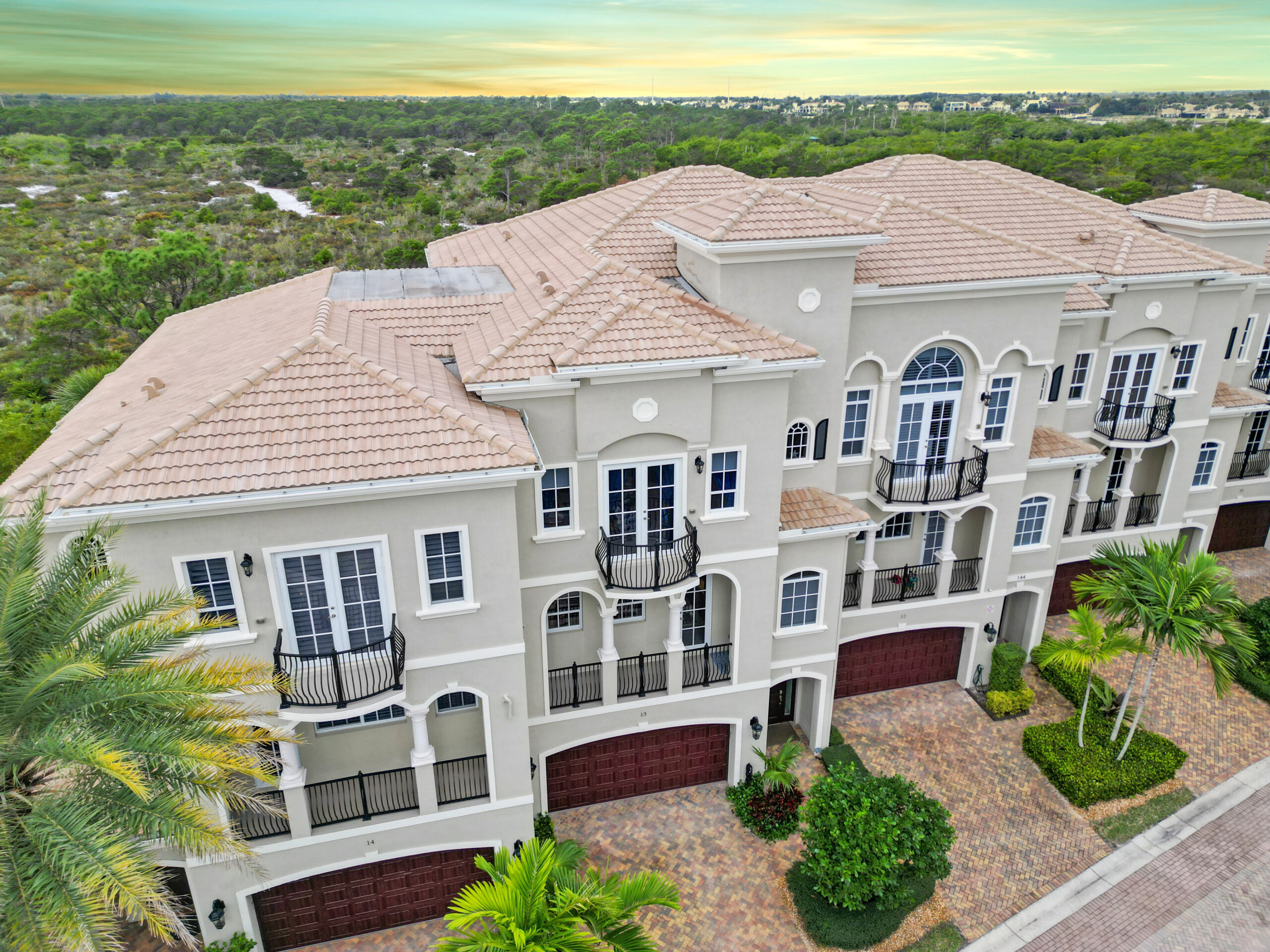 144 Tierra Lane #13, Jupiter FL Listed by LUXE IQ Group, Dennis Lue Yat